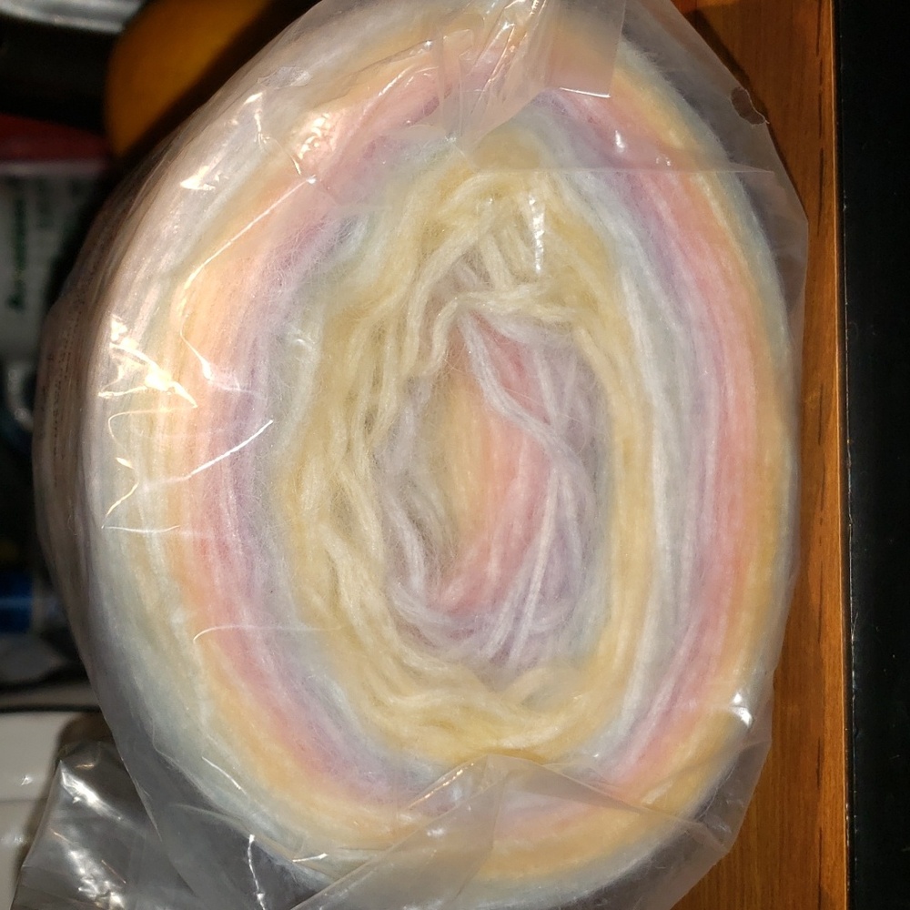 Gradient Color Rainbow Wool Yarn Skein - Picture 4 of 6